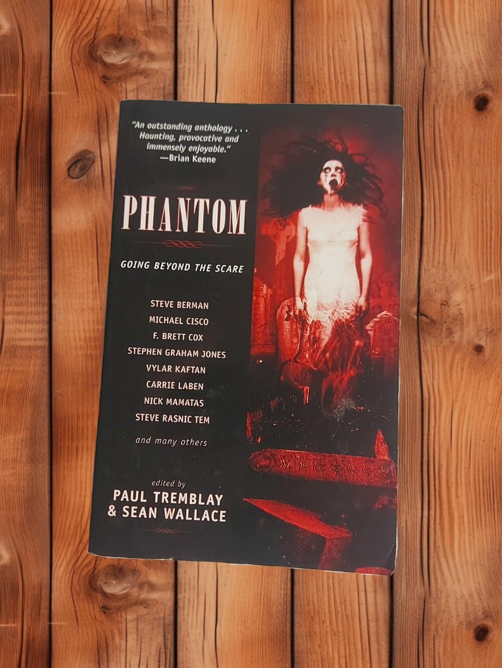 Phantom: Going Beyond the Scare Horror Anthology Edited by Tremblay & Wallace 👻
